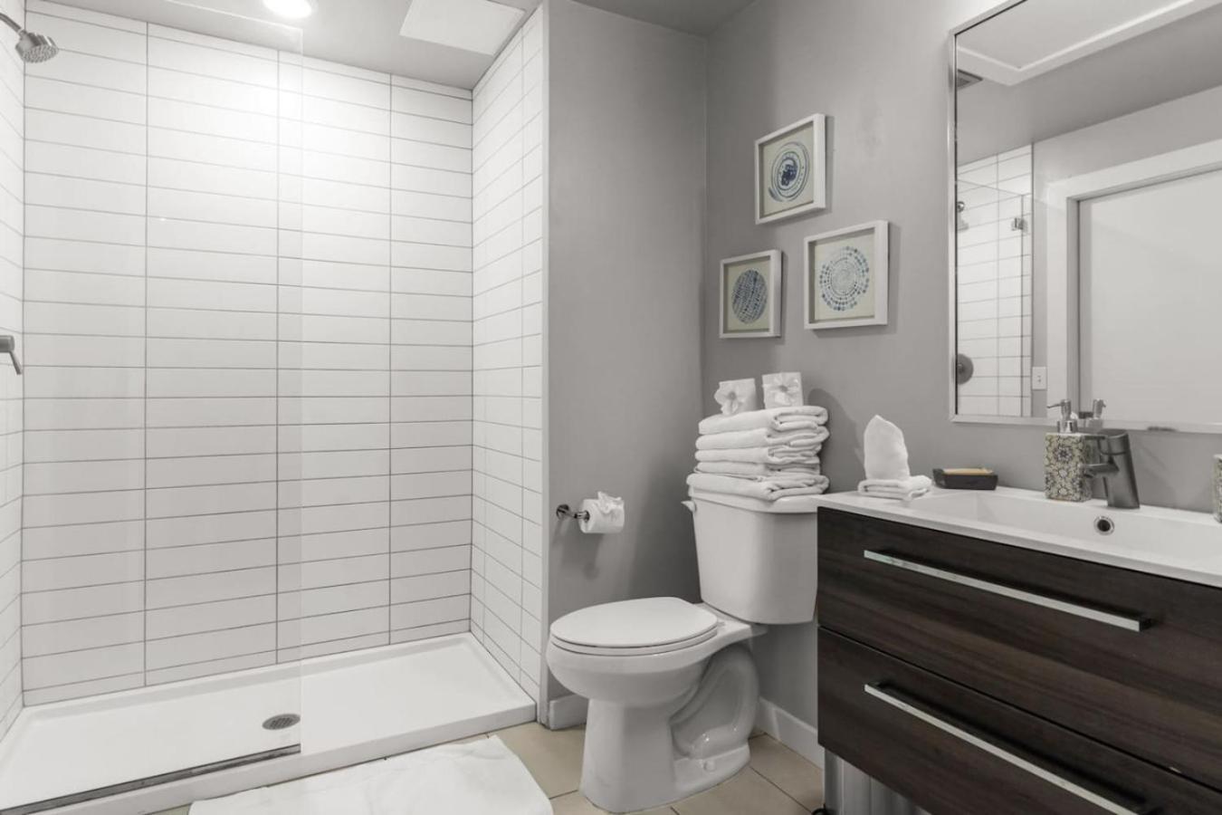 Modern 2 Bed Getaway Steps From Tropicana Field St. Petersburg Exterior photo