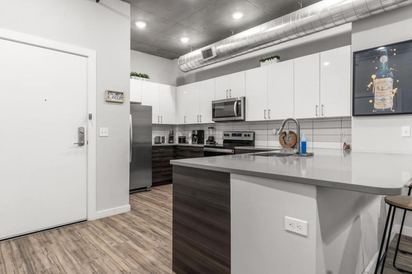 Modern 2 Bed Getaway Steps From Tropicana Field St. Petersburg Exterior photo