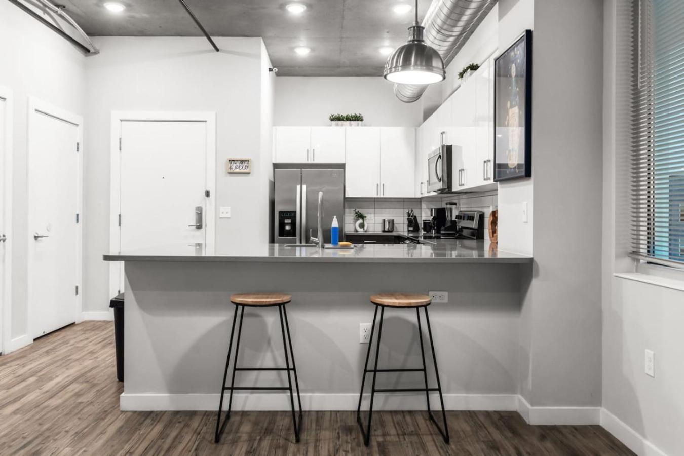 Modern 2 Bed Getaway Steps From Tropicana Field St. Petersburg Exterior photo